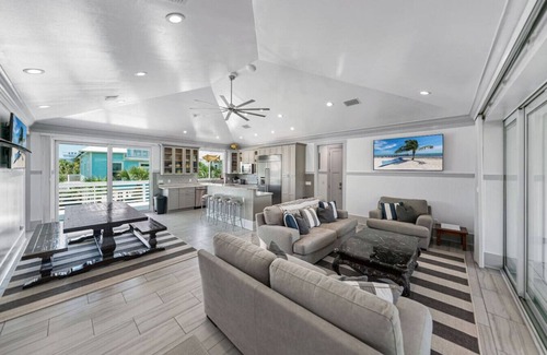 North Captiva Casa | Come Together-consist of 2 Homes4 Golf Carts2 pool