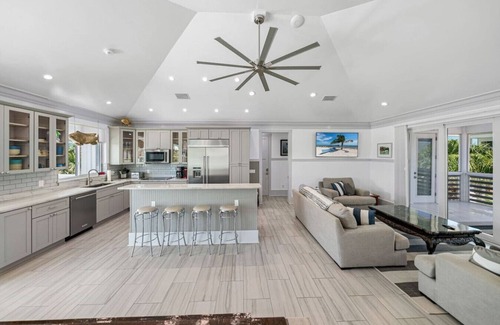 North Captiva Casa | Come Together-consist of 2 Homes4 Golf Carts2 pool