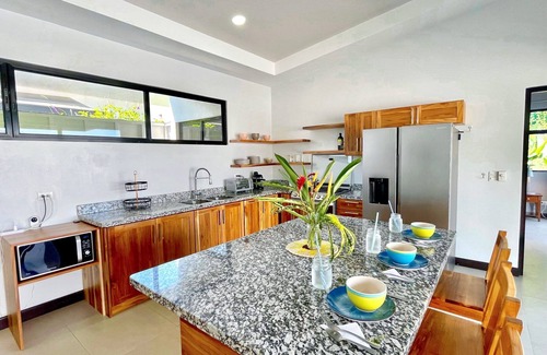 Uvita Casa | Come visit Villa Uvita, centrally located in the heart of town.