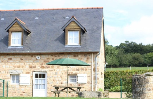 Saint-Georges-de-Rouelley Cabaña | Agradable casa rural en St Georges de Rouelley, se aceptan animales, vista al valle