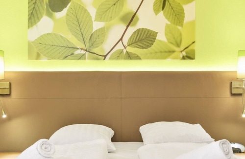 Saarburg Casa | Comfort 4-person bungalow in the holiday park Landal Warsberg