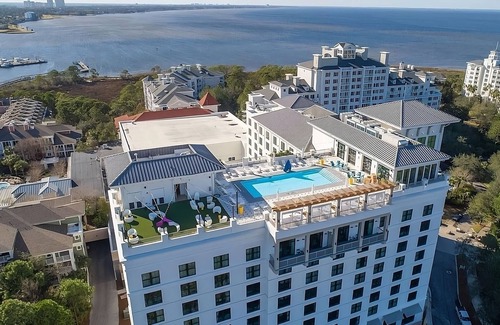 Baytowne Wharf Apartamento | Comfort and Convenience! 3 Relaxing Units, Pets Allowed, Near SunQuest Cruises!