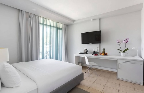 Ulcinj Hotel | Comfort and Convenience! 2BR Suite w/ Swim-up pool! Playground & Tennis Courts