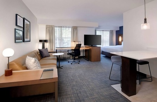 Alpharetta Complejo | Comfort and Convenience! Spacious Suite with Kitchen, Free Grab & Go Breakfast!