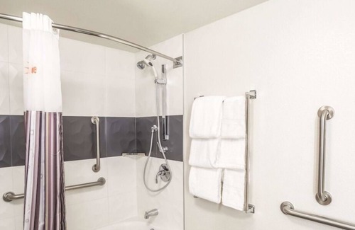Ahwatukee Foothills Casa | Comfort and Convenience! Free Onsite Parking, Pets Allowed, Free Breakfast