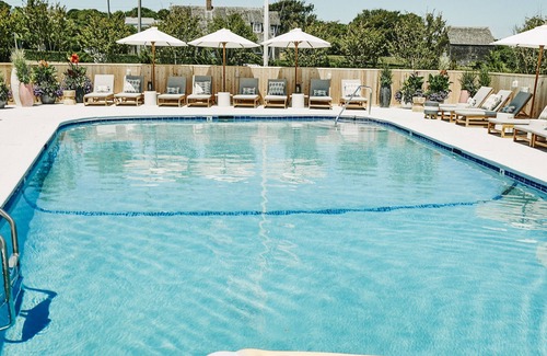 Montauk Hotel | Comfort and Relaxation! 3 Convenient Units, Beachfront Property, Onsite Pool