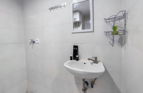 Jatingaleh Apartamento | Comfort and Well Design Studio at Paltrow City Apartment By Travelio