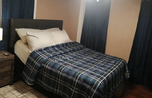 Quincy Casa | Comfort away from home -4mins walk to Quincy Adam t/station & 0 sec to b/stop