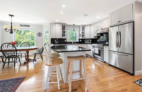 Little Compton Casa | Comfort, Beauty, and the Little Compton Beach!