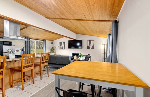 Creve Coeur Casa | Comfort Cabin - 2BD Family Getaway in Creve Coeur