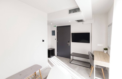 Larissa Casa | Comfort City Suites & Rooms