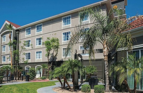 Ahwatukee Foothills Casa | Comfort & Convenience, 2 Sleek Units, Free Breakfast, Free Parking, Pool