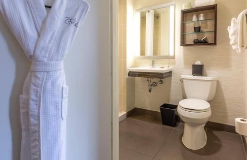 Near North Side Hotel | Comfort & Convenience! 3 Relaxing Units, Pets Allowed! Minutes to 360 Chicago!