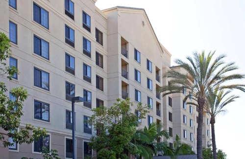 Anaheim Resort Complejo | Disneyland Trip Near Coral Tree Park w/ Full Kitchens! Pets Allowed & Parking!
