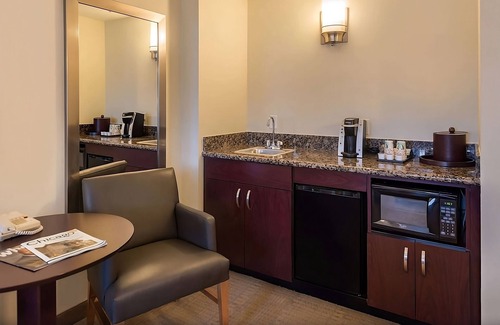 O'Hare Hotel | Comfort & Convenience! Pet-friendly Property, w/ Complimentary Airport Shuttle