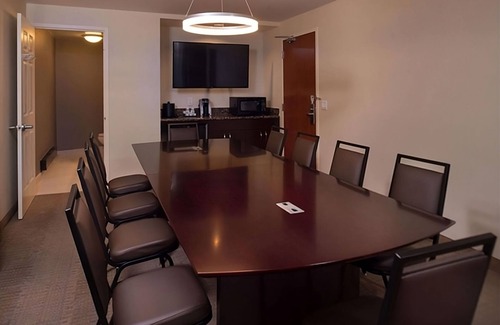 O'Hare Hotel | Comfort & Convenience! Pet-friendly Property, w/ Complimentary Airport Shuttle