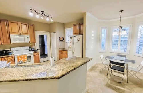 Diplomat Condominio | Comfort & Convenience 3bdr 2bath 2garage, WiFi, pool, fitness, sea salt jacuzzi