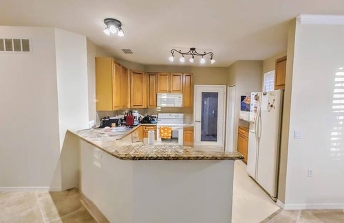 Diplomat Condominio | Comfort & Convenience 3bdr 2bath 2garage, WiFi, pool, fitness, sea salt jacuzzi