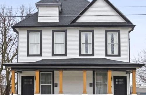 Holy Cross Casa | Comfort & Convenience in Circle City Family Home