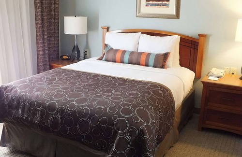Las Colinas Hotel | Comfort & Convenience! w/ Fully-equipped Kitchen, Parking & Pool Onsite!