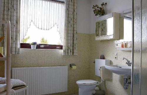 Altastenberg Apartamento | Casa de vacaciones confortablemente amueblada (80 m2) en las inmediaciones del bosque