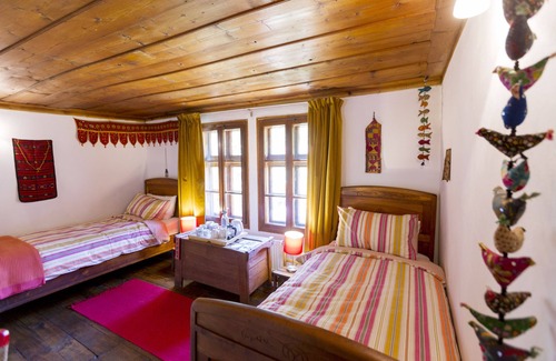 Gabrovo Cama Y Desayuno | Confortable-Habitacion Doble-Baño con ducha-Vista a la Montana