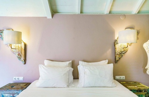 Pietermaai District Hotel | Comfort Double Room with Kingsize Bed at Villa Tokara