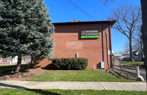 Lansing Apartamento | Comfort for Medical Travelers – Laundry in Unit + Easy Commute