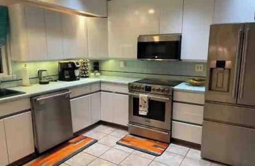 Baldwin Apartamento | Comfort Haven/King-Sized Bed/Near Nautical Mile- 20 minutes from JFK