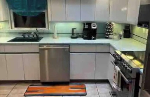 Baldwin Apartamento | Comfort Haven/King-Sized Bed/Near Nautical Mile- 20 minutes from JFK