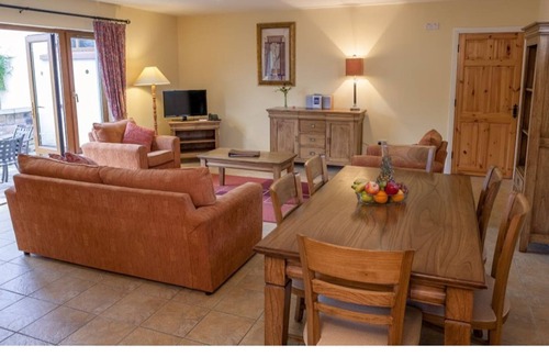 Bodyke Casa | Confortable-Casa-Baño Privado-Twin & Twin