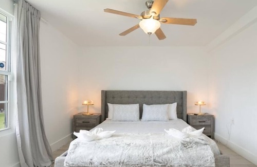 Westchester Casa | Comfort house with 4 bedrooms and 4 full bathrooms, spacious backyard with BBQ