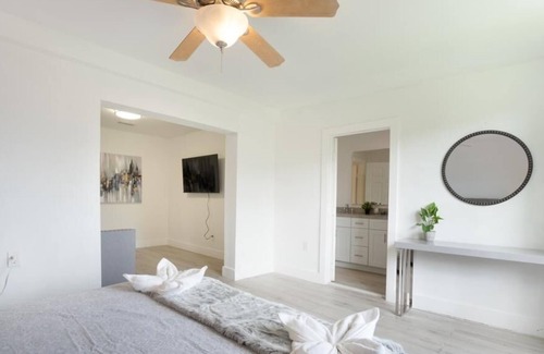 Westchester Casa | Comfort house with 4 bedrooms and 4 full bathrooms, spacious backyard with BBQ