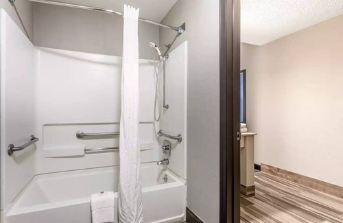 Middleburg Heights Hotel | Comfort Inn Cleveland Airport