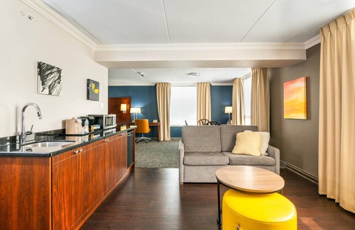 Etobicoke Hotel | Comfort Inn & Conference Centre Toronto Airport