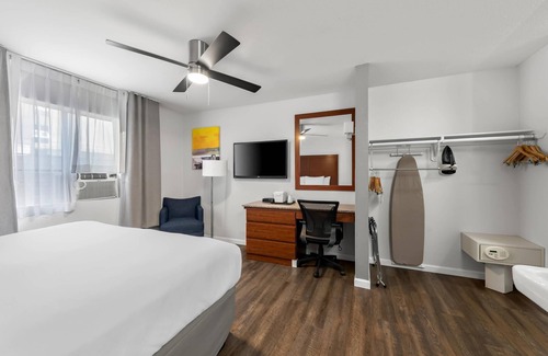 East Village Hotel | Comfort Inn Gaslamp Convention Center