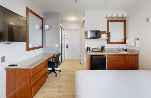 East Village Hotel | Comfort Inn Gaslamp Convention Center