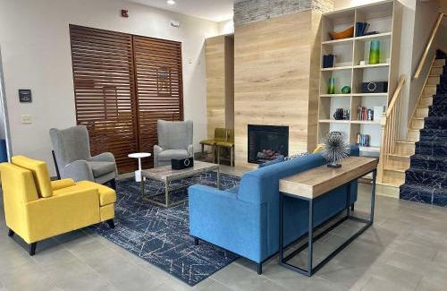 Cartersville Hotel | Comfort Inn & Suites Cartersville - Emerson Lake Point