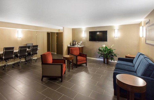 Ashley Oaks Hotel | Comfort Inn & Suites Knoxville West