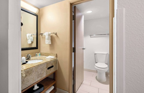 Tucson Hotel | Comfort Inn & Suites near Kino Sports Complex