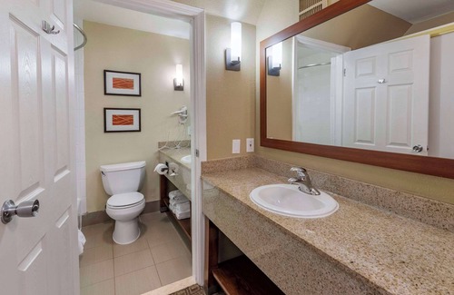 Pierpont Bay Hotel | Comfort Inn & Suites Ventura Beach