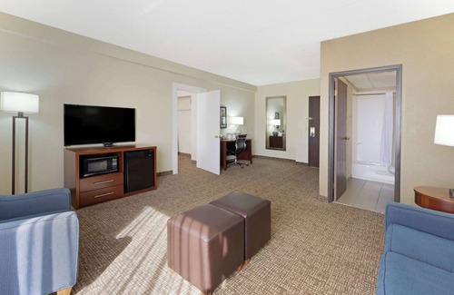 Greenwich Hotel | Comfort Inn & Suites