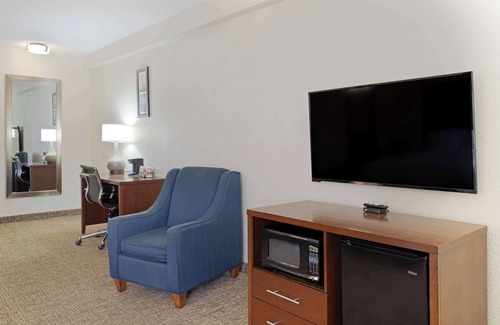 Greenwich Hotel | Comfort Inn & Suites