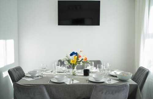 Market Harborough Apartamento | Comfort Lettings - 4 bedroom, 8 Beds & 2 Free Parking, Garden, Family and Workers Friendly