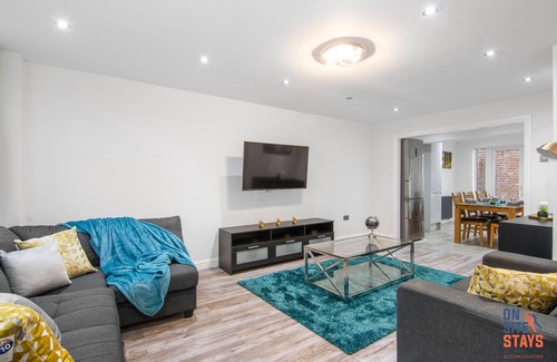 Gravesend Casa | Large 3 bed, Fast Wifi, Large Drive, Smart TV & Garden.