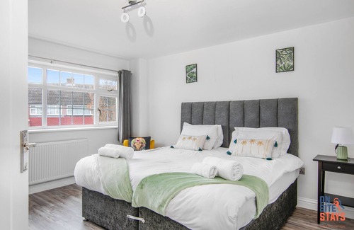 Gravesend Casa | Large 3 bed, Fast Wifi, Large Drive, Smart TV & Garden.