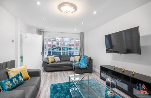 Gravesend Casa | Large 3 bed, Fast Wifi, Large Drive, Smart TV & Garden.