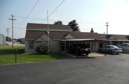 Harrisonville Hotel | Comfort Meets Affordability in Knights Inn Harrisonville! Pet-friendly Property