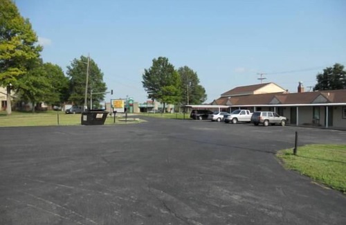 Harrisonville Hotel | Comfort Meets Affordability in Knights Inn Harrisonville! Pet-friendly Property