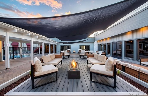 Tri-Cities Complejo | Comfort Meets Affordability, Free Parking, Outdoor Pool, Pets Allowed